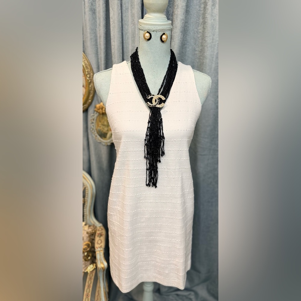Chic White Sleeveless Dress with Jewelry